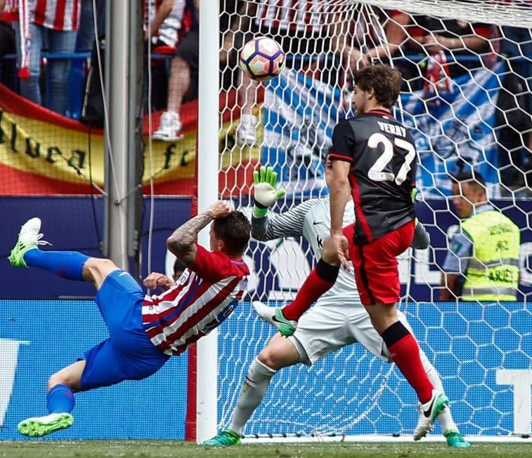 Golazo de nuevo de Torres para ampliar la fiesta del Calderón.