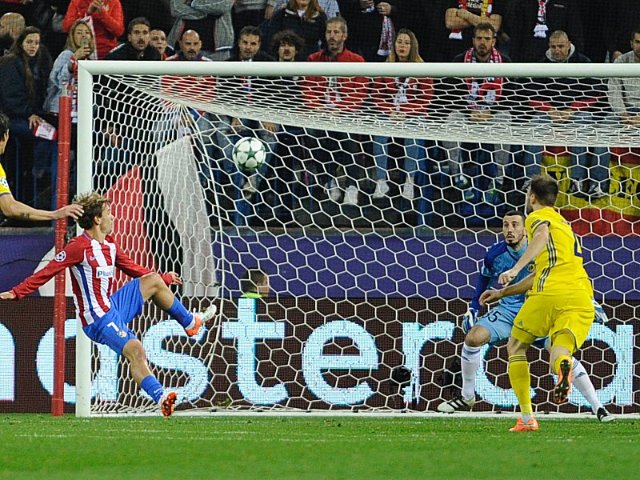 Griezmann abrió el marcador de espladas a la porteríay por la escuadra Griezmann abrió el marcador de espladas a la porteríay por la escuadra