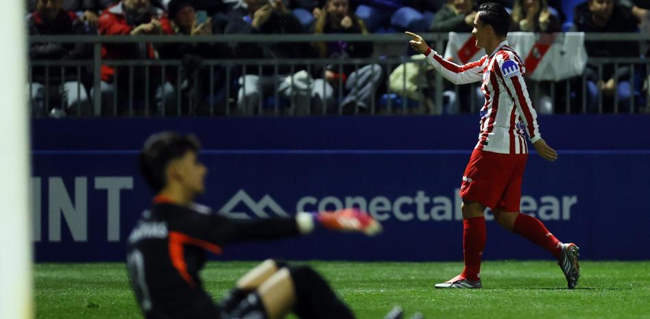 Raspadori celebra su gol
