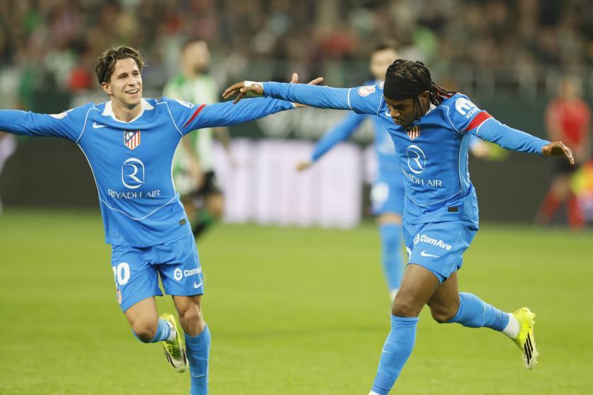 Giuliano y Lookman celebran en La Cartuja