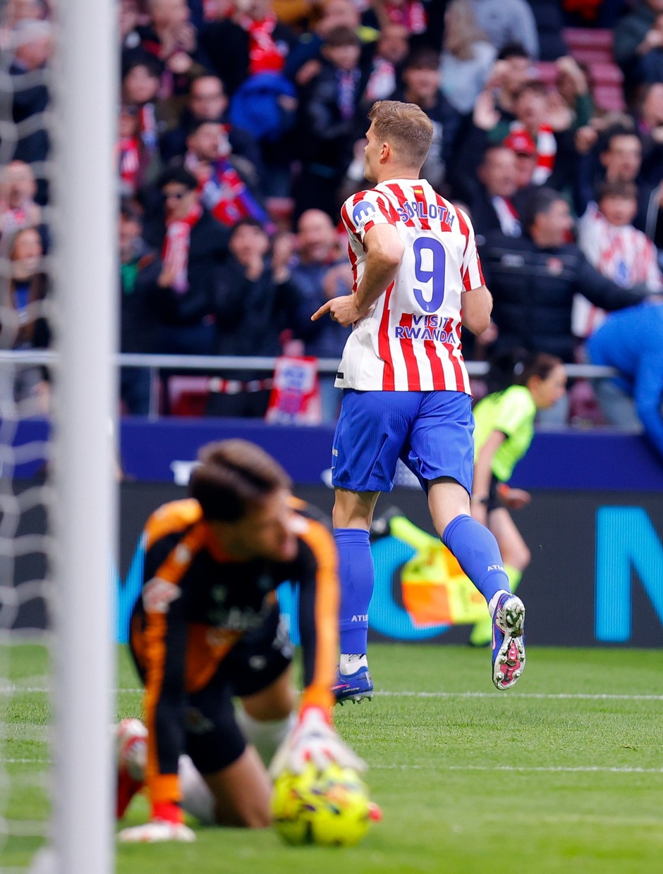 Sørloth celebra el primer gol ante la Real Sociedad