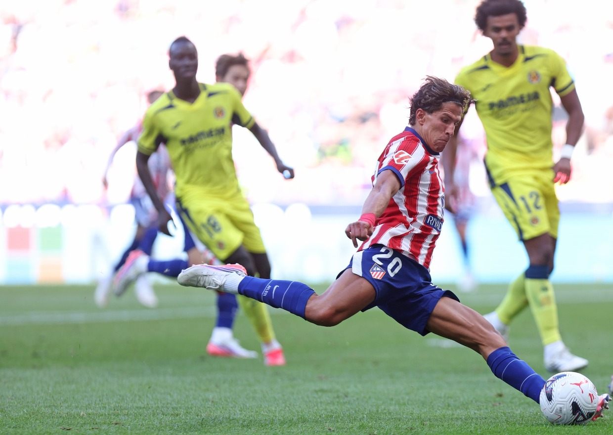 Giuliano Simeone rematando para el segundo gol