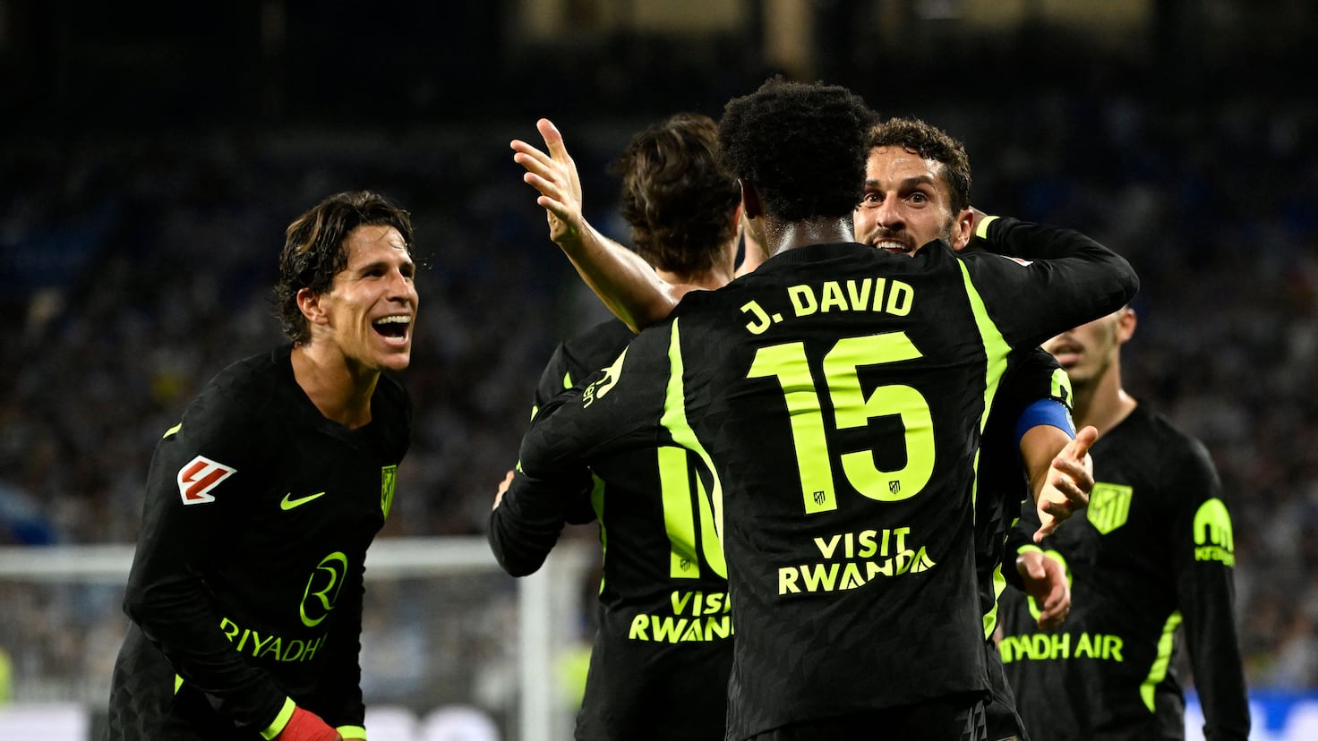 Los jugadores del Atlético de Madrid celebran uno de los goles ante la Real Sociedad en Anoeta