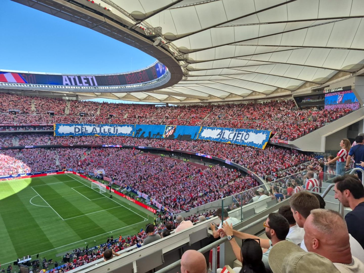 Ambiente en el Metropolitano antes del Atlético de Madrid - Real Madrid