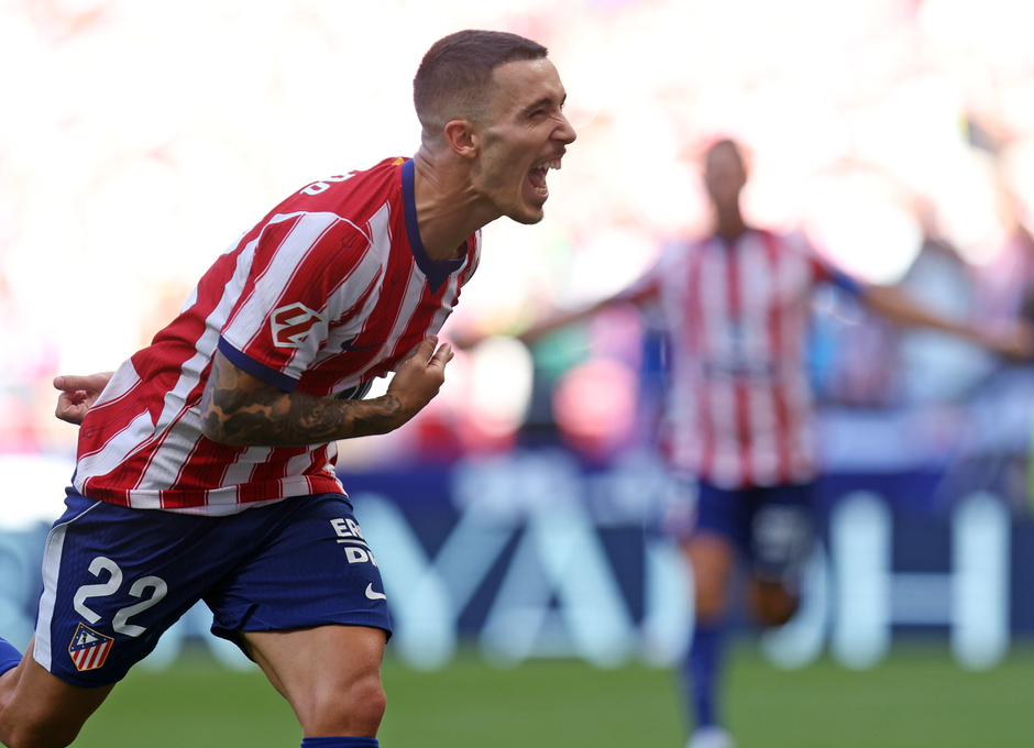 Grimaldo celebra su gol frente al Real Madrid